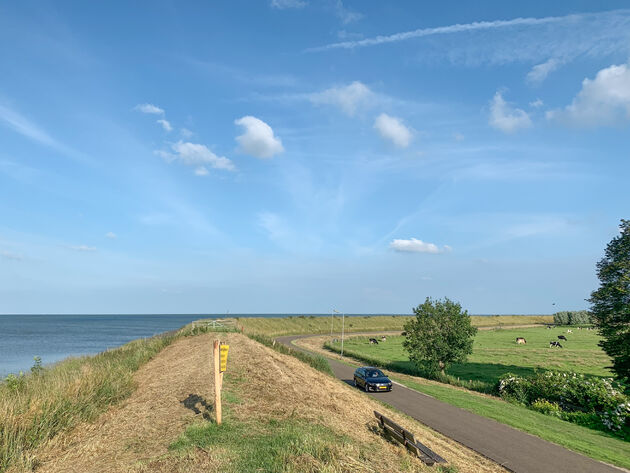 Via de Afsluitdijk maak je de oversteek van Noord-Holland naar Friesland