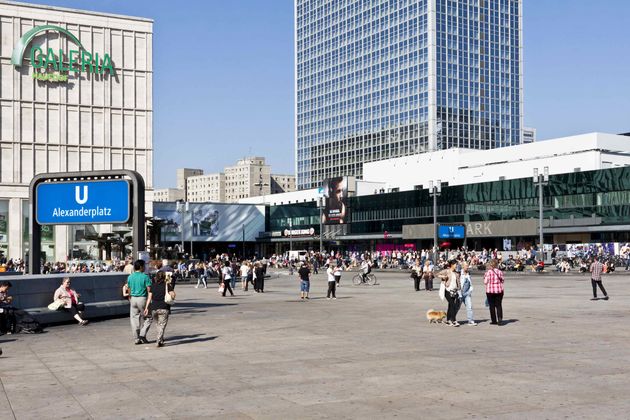 Alexanderplatz is een van de grootste pleinen in Mitte