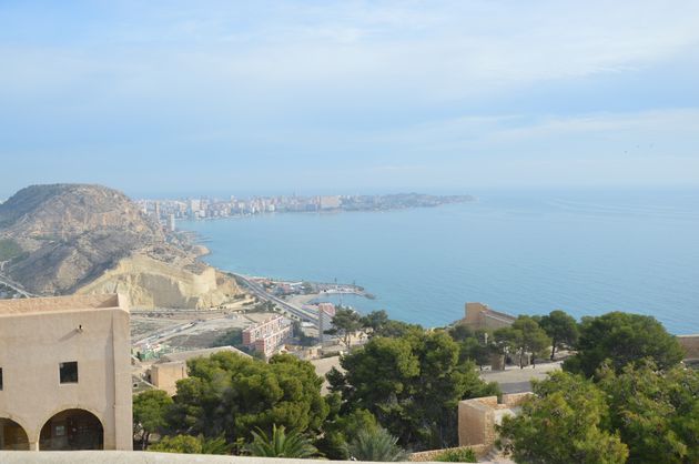 Uitzicht in Alicante vanaf het Santa Barbara kasteel
