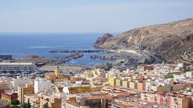 Uitkijk over het westelijk deel van Almeria