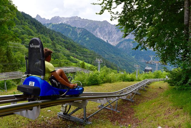 Raas met de Alpine Coaster door de bergen