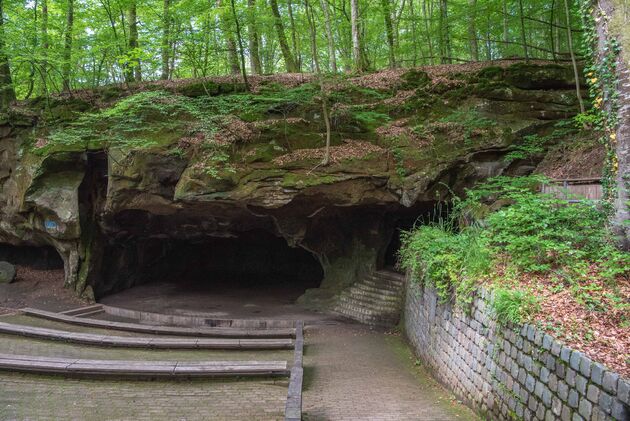 Naast de Hohllay Cave ligt het Amphitheater Breechkaul<span class=\