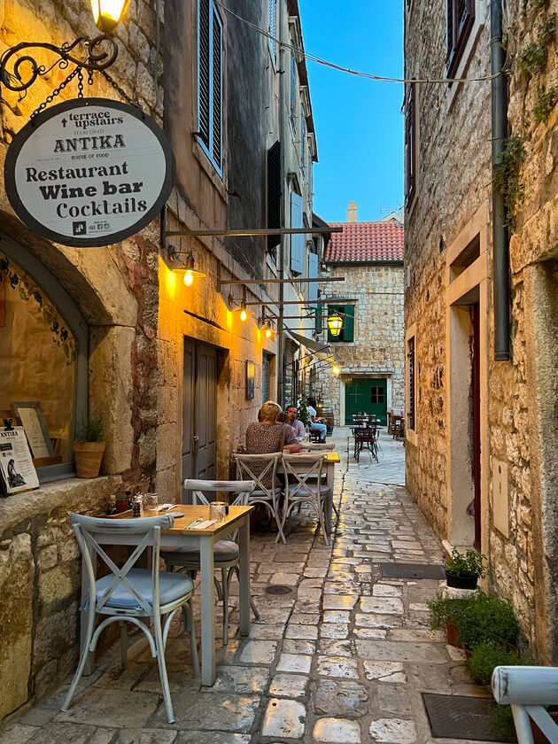 Het beste en leukste restaurant in Stari Grad: ga dineren bij Antika
