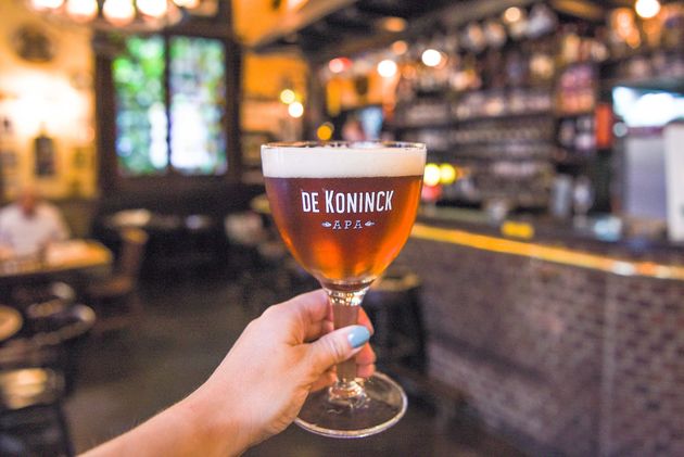 Bierliefhebbers nemen natuurlijk een 'Bolleke' (De Koninck)