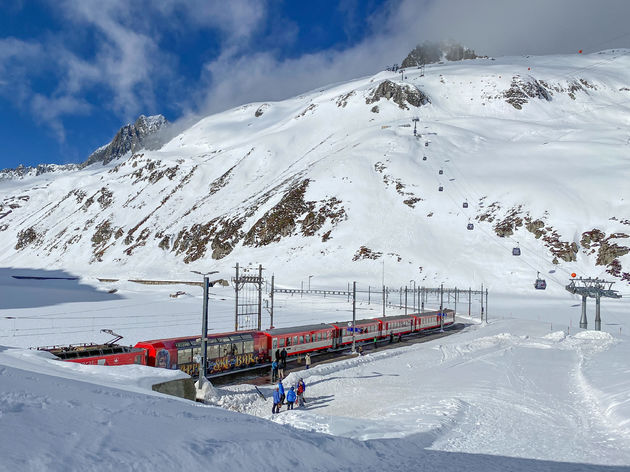 Veel te snel komen we weer aan in Sedrun, maar je zou dus nog door kunnen rijden tot Disentis