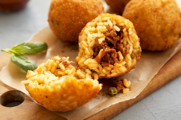 Arancini is de lekkerste snack van Itali\u00eb \u00a9 Liudmyla - Adobe Stock