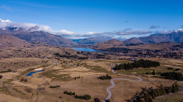 Arrowtown ligt aan de voet van skigebied Coronet Peak en van Lake Wakatipu