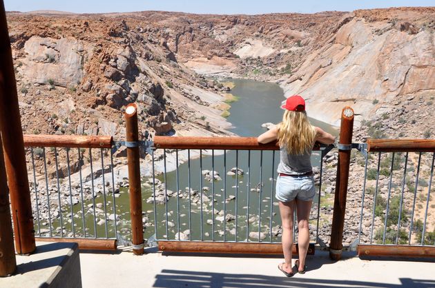 Een klein stukje voorbij de waterval heb je prachtig uitzicht over de rivier