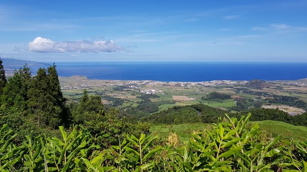 Uitkijken vanaf het hoogste punt van Sao Miguel