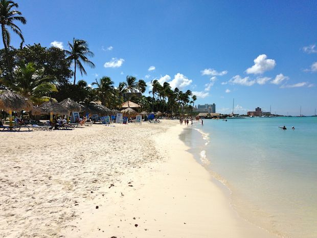 Een van de fijne stranden van het eiland is Moomba Beach