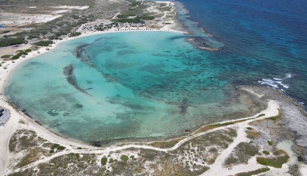 <em>Het mooie Baby Beach met beschutte lagune.<\/em>