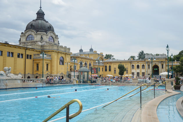 In Boedapest ga je naar een traditioneel badhuis