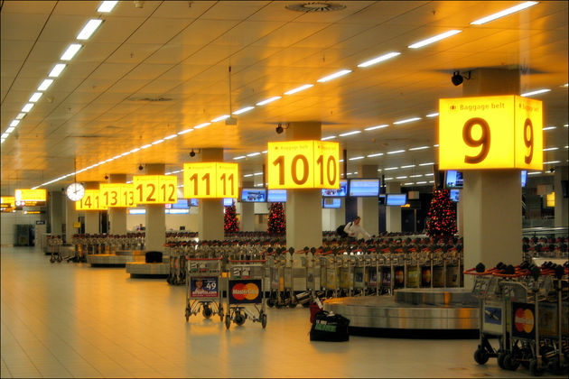 Schiphol: 65 km aan bagagebanden