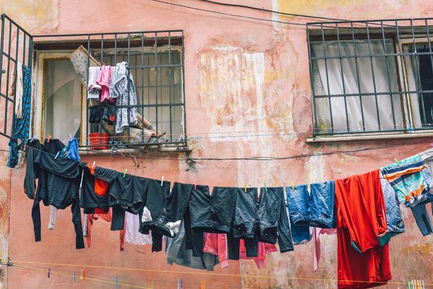 In Balat hangt de was gewoon op straat