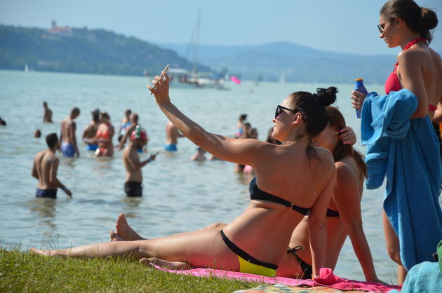 Bijna overal aan het Balatonmeer kun je neerploffen in je bikini