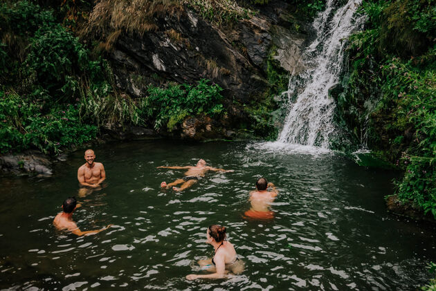 <em>Even opfrissen onderweg kan natuurlijk prima bij een waterval.<\/em>