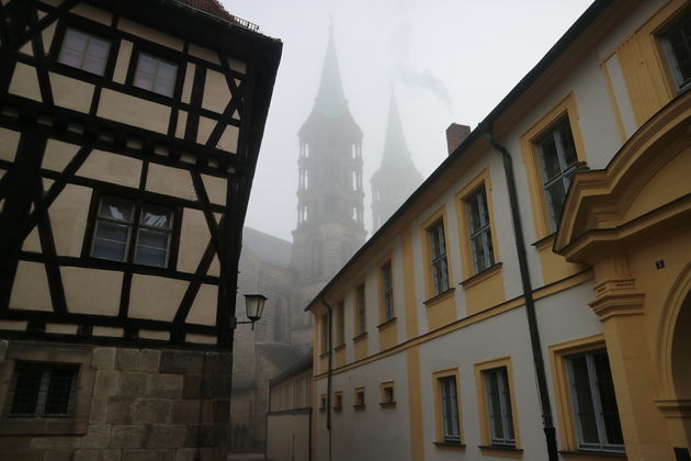 <em>De kathedraal in de mist<\/em>
