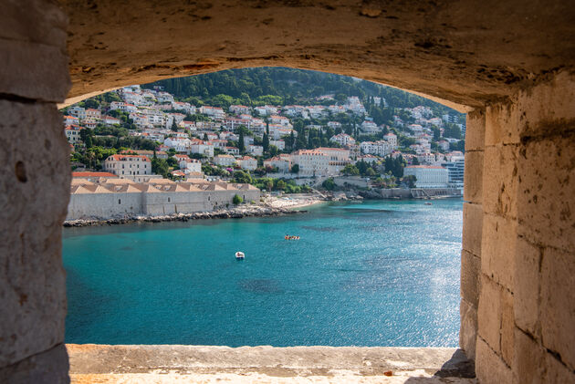 Doorkijkje op Banje Beach, het kleine stadsstrand van Dubrovnik