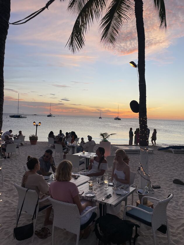 <em>Bij Barefoot dineer je met je voeten in het zand<\/em>