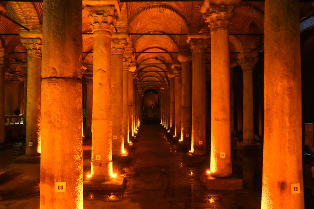 Basilica Cisterne is een ondergrondse wateropslagplaats uit de zesde eeuw