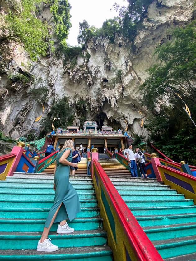 Wanneer je deze 272 trappen omhoog neemt kom je uit bij de Batu Caves