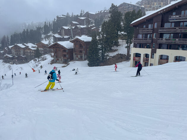 Afdalen langs de chalets van Belle Plagne