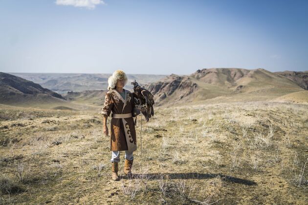 Een Berkutchi uit Kazachstan met zijn adelaar