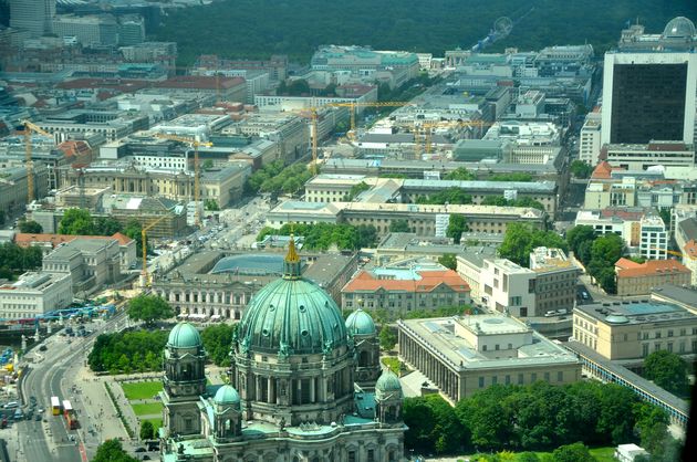 Het uitzicht vanuit de Fernsehturm, met in de verte de Brandenburger Tor