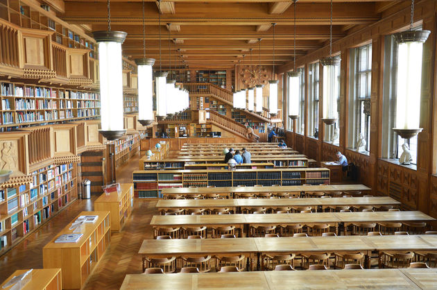 Doordeweeks studenten, in het weekend vooral toeristen in de bibliotheek