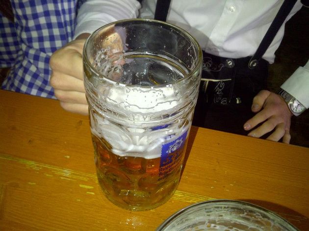 Bier drink je uit een Ma\u00df, oftewel een pul van een liter
