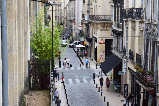 Een van de vele straatjes die naar Les Quais leidt 