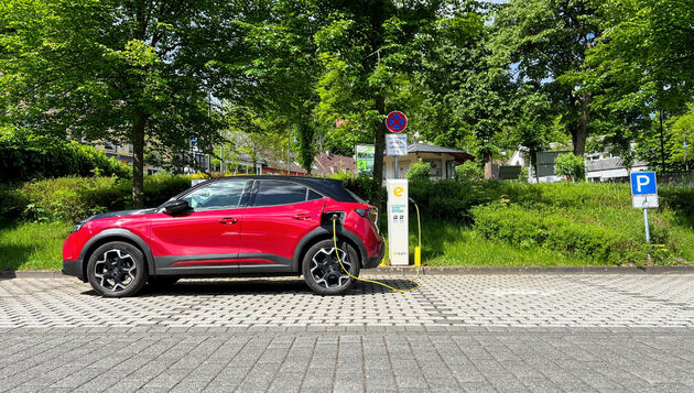 Blankenheim is een prima plek om de Opel Mokka-e blij te maken met wat extra kW