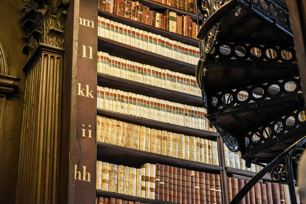 Zoveel indrukwekkende boeken staan hier uitgestald