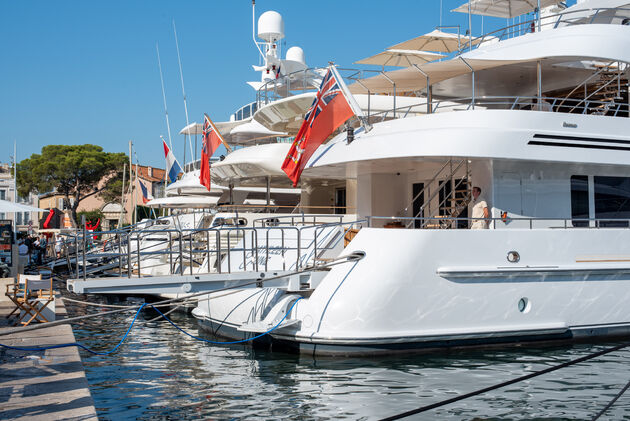 Luxe jachten bekijken in de haven van Saint-Tropez