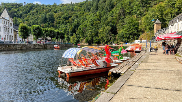 Ouderwets waterfietsen op de Semois bij Bouillon