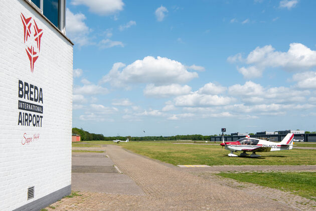 Vliegtuigen spotten op Breda International Airport