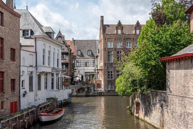 Door het centrum stoomt veel water en dat levert een hoop fotogenieke doorkijkjes op