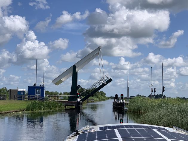 <em>Op de Turftoute kom je onderweg volop bruggen tegen<\/em>