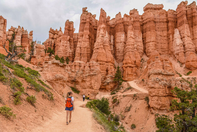 In Bryce Canyon kun je hiken langs de `hoodoos`