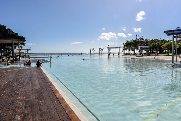 De Cairns Esplanade Lagoon is een super mooi en openbaar zwembad
