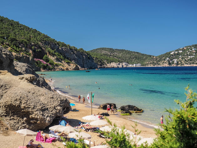 Cala de S`Aigua Blanca ligt helemaal in het noord-oosten van het eiland