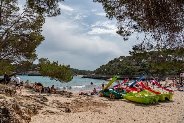 Rij daarna door om een middag te genieten op Cala Mondrag\u00f3