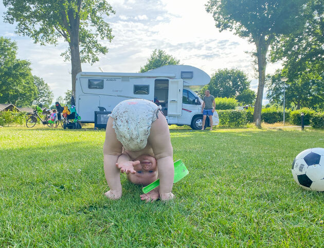 De kinderen vermaken zicht wel hoor op de camping in Brabant