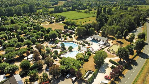 Camping Le Paradis in de Dordogne is aangelegd in een schitterende groene omgeving