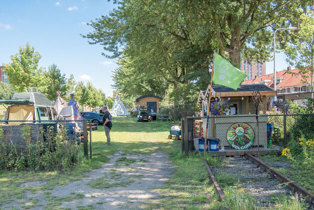 De ingang van de kleine maar fijne camping in het Spoorpark