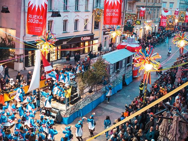 Het startsein van Rijeka als Culturele Hoofdstad van Europa: de carnavalsoptocht.
