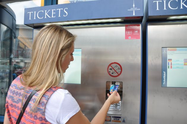 Kaartjes kopen voor de Fernsehturm kan gewoon met een creditcard