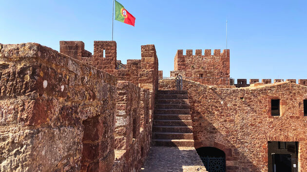Het Castelo dos Mouros is precies zo`n kasteel zoals een kasteel er uit moet zien