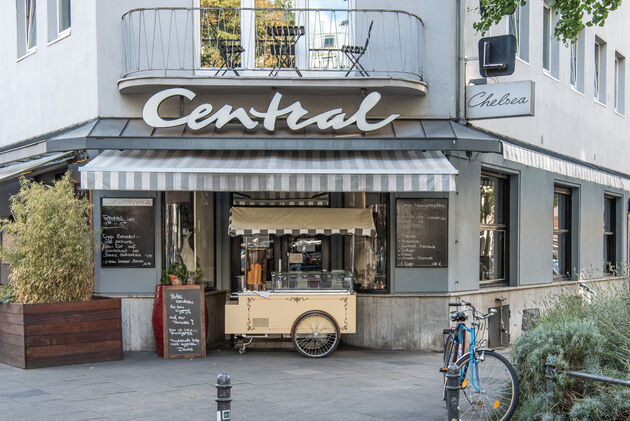 In dit authentieke caf\u00e9 in de wijk Belgisches Viertel kun je lekker ontbijten