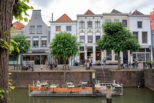 Aan beide zijden van het water vind je leuke boetieks en sieradenwinkels